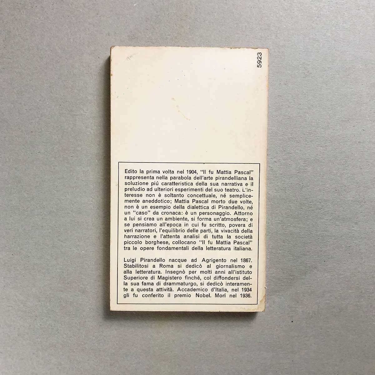 libro-il-fu-mattia-pascal-luigi-pirandello-mondadori-quarta-copertina